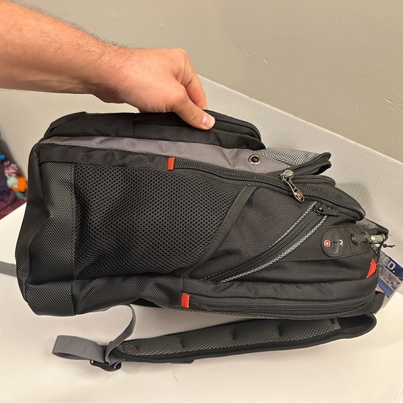 SwissGear - "NWT" Synergy Backpack for 16" Laptop Black and Gray MBS Logo - Picture 9 of 15